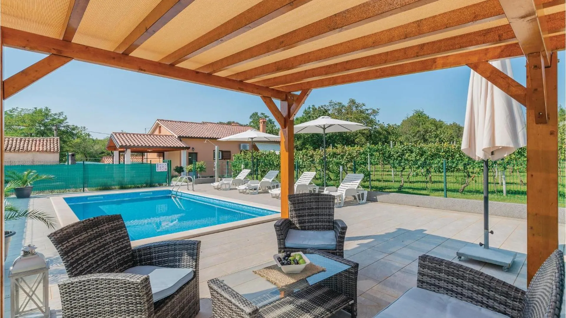Lovely Home In Topid With Kitchen location