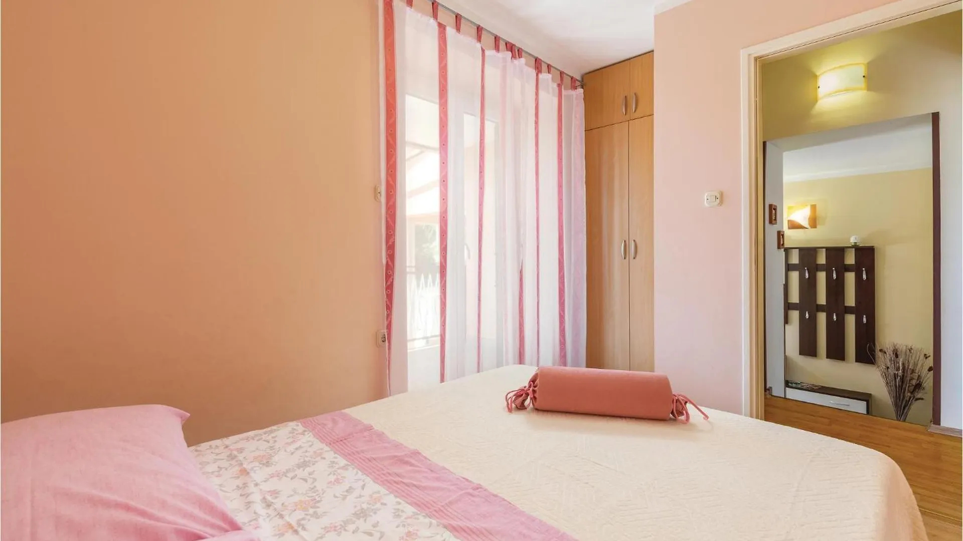 Lovely Home In Topid With Kitchen Veligolji
