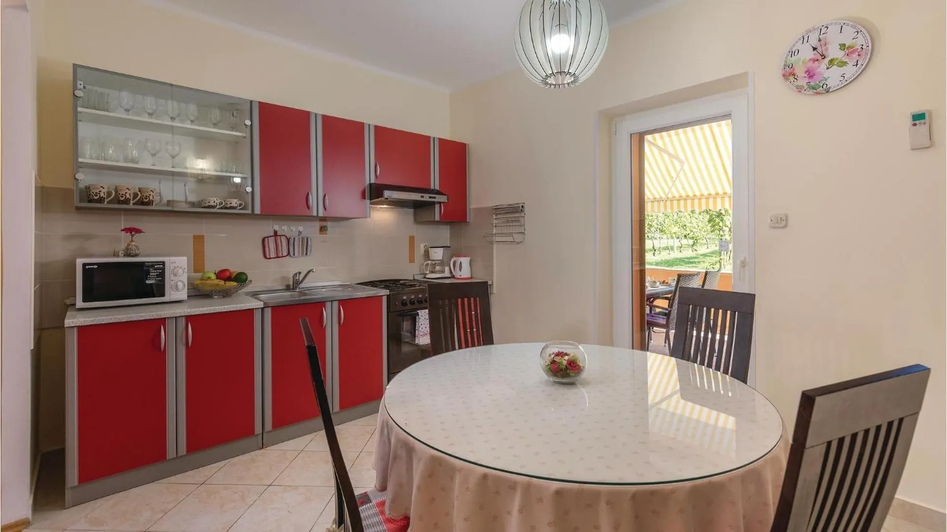 Holiday home Lovely Home In Topid With Kitchen Veligolji