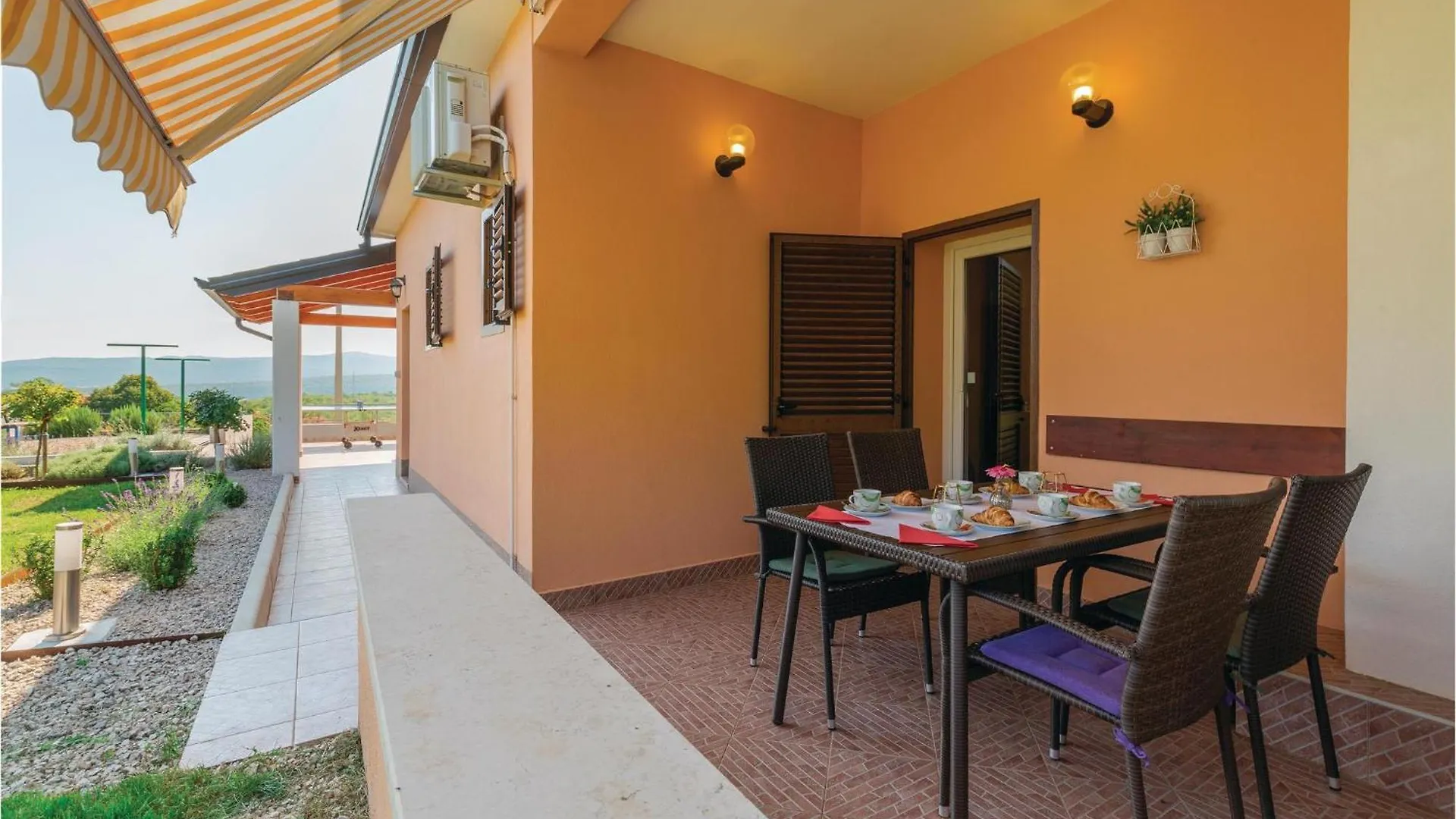 Holiday home Lovely Home In Topid With Kitchen Veligolji