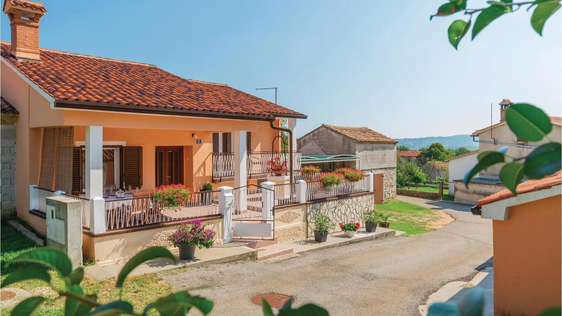 Holiday home Lovely Home In Topid With Kitchen Veligolji